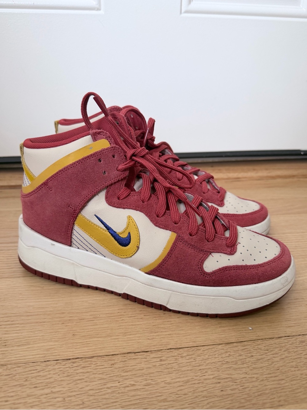 Nike Womens Dunk Sneakers size 11 DH3718-600 High Up Cinnabar ankle